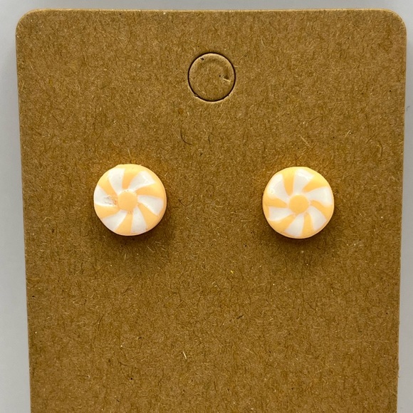 Peach and white candy swirl stud earrings - Picture 1 of 3